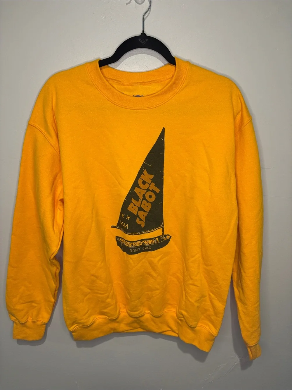 DON'T CARE BE HAPPY Black Sabot Yellow Graphic Crewneck Sweater - Medium